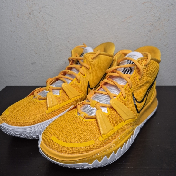 basketball shoes size 9.5 mens